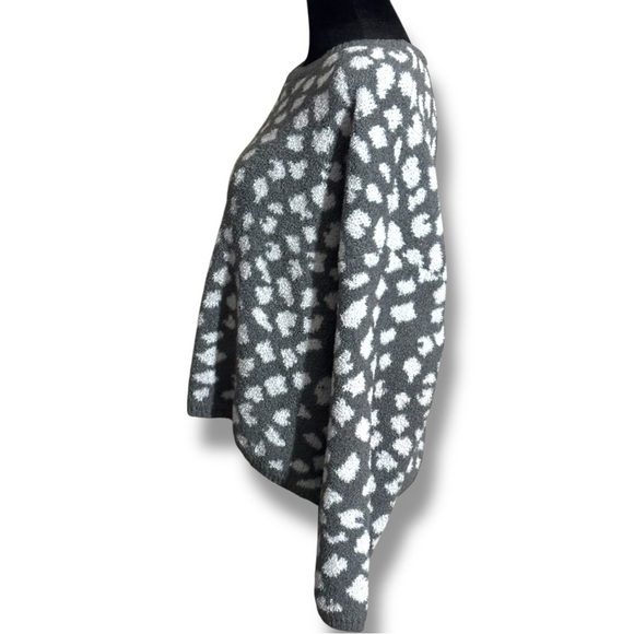 New York & Company Gray and White Fuzzy Soft Patterned Crewneck Cropped Sweater - Picture 7 of 16